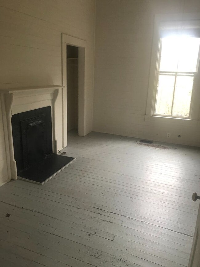 Photo - Charming Historic 1-Bedroom Cottage in the...