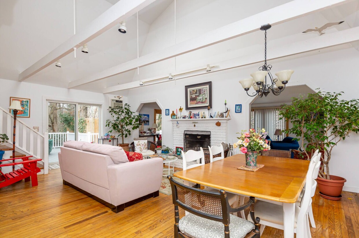 Photo - 145 Pembroke Dr (East Hampton, NY)