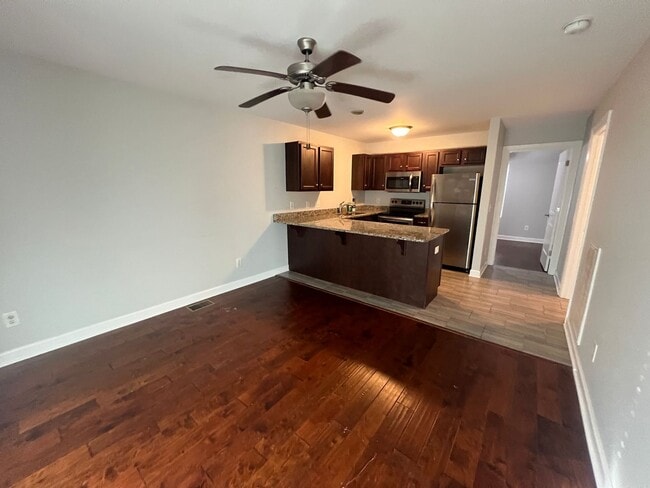 Photo - LIVE CLOSE TO MTSU CAMPUS!!!