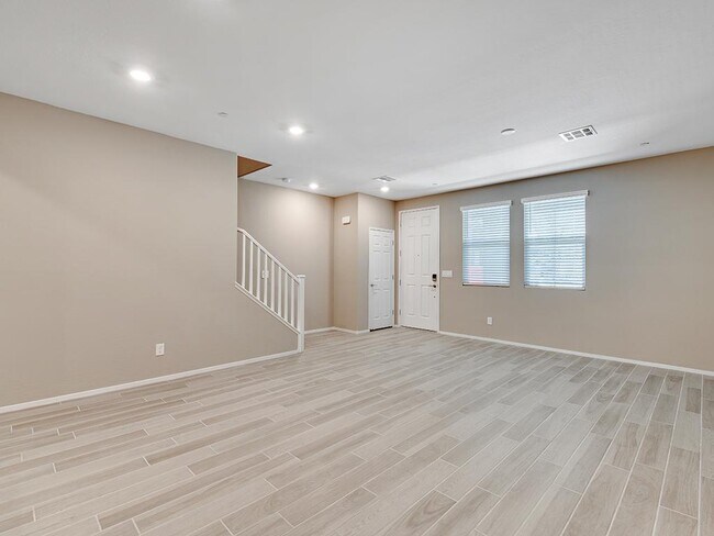 Photo - 21 Alamere Falls Dr