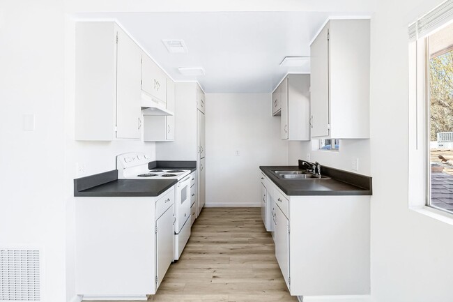 Building Photo - LIMITED-TIME OFFER: $500 Deposit + 2 Month... Unit 11D Rental