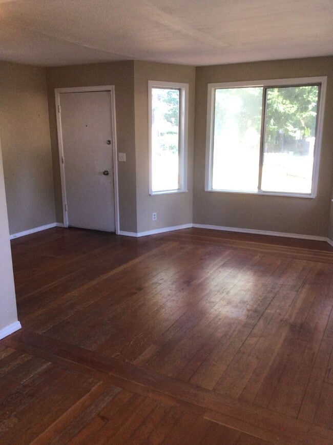 Photo - Arbor Heights Bungalow, Available early Oc...