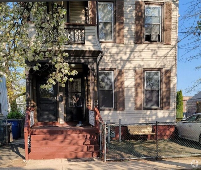 Building Photo - 37 Hotchkiss St Unit 1st Floor Rental