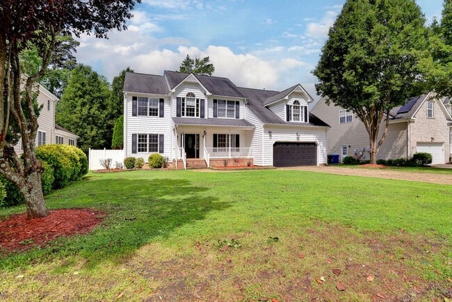 Building Photo - Spacious Home with 1st Floor Master!