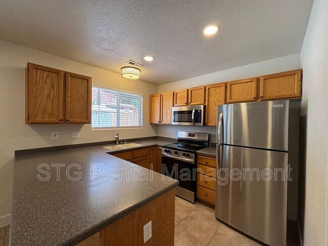 Photo - 696 N 600 W Unidad #B