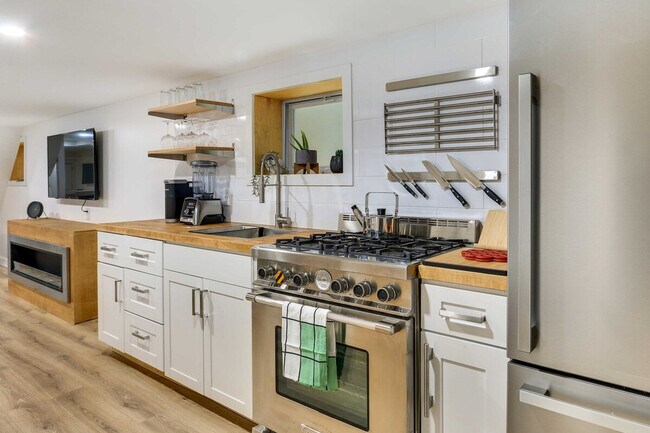 Photo - 28 Wegman Pkwy Unit ID1299569P