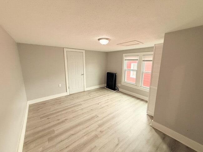 Photo - 1305-1307 Avon Unit 1305 (Upper)