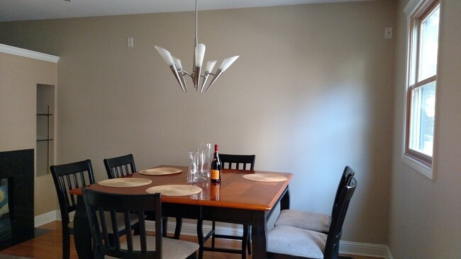 Dining Area - 420 W Blackhawk St