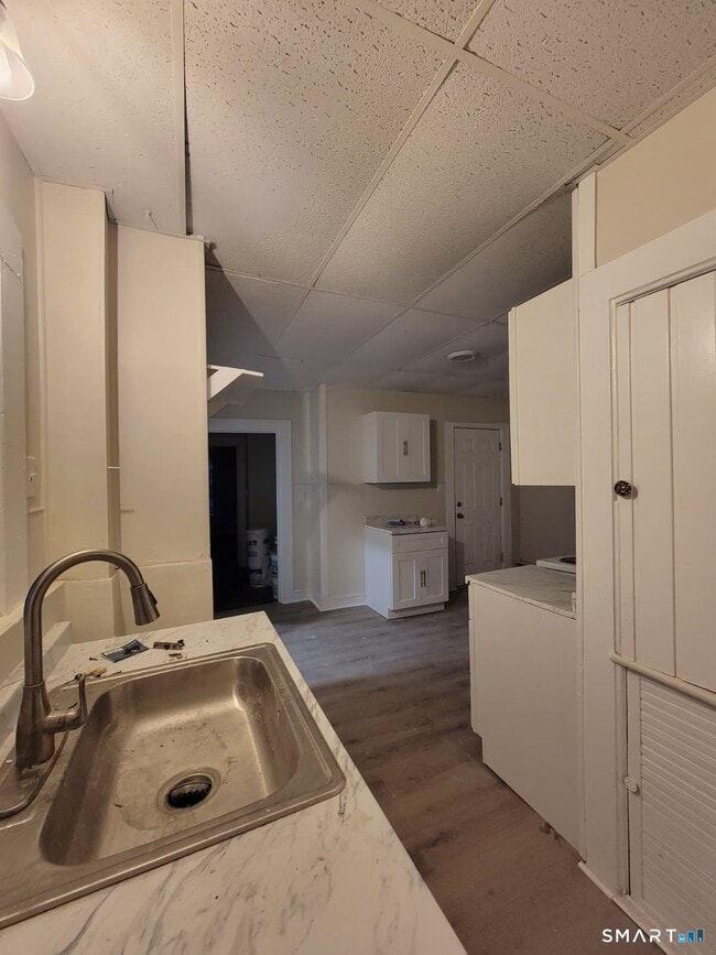 Building Photo - 260 Summit St Unit 2B