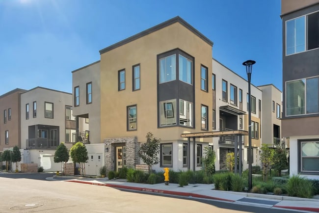 Building Photo - Beautiful Energy Efficient Hayward Townhome w/ Modern Updates