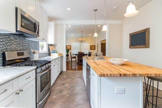 Photo - 418 E Myrtle St
