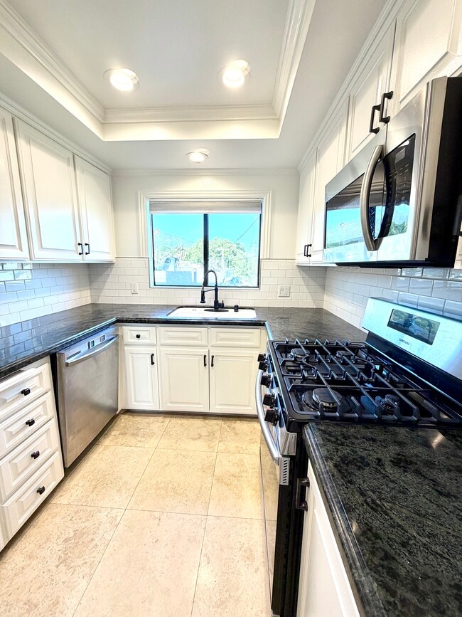 Building Photo - 908 W Foothill Blvd Unit C