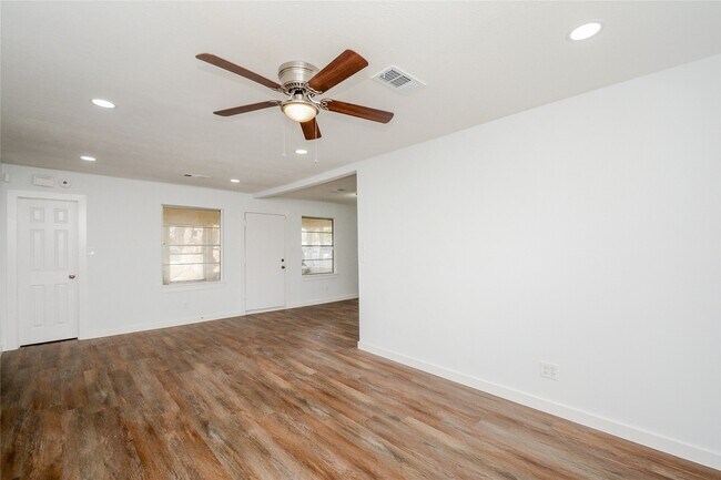 Photo - 4708 Los Angeles St