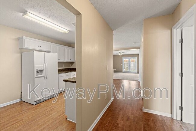 Photo - 208 Satomi Way