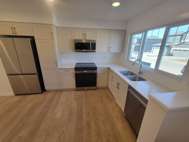 Photo - 2023-2210 210 St NW
