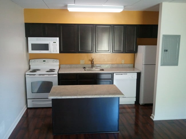 Photo - Foxtail Glen on White Pond