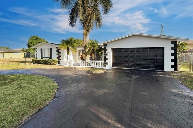 Photo - 860 NW 207th St