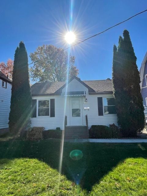 Building Photo - Renovated 2 bedroom home with large yard!