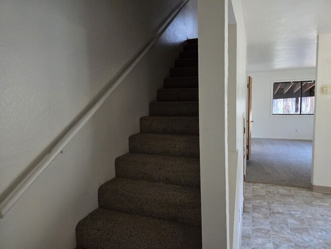 Building Photo - SI106-Fontana, Mariano Unit B