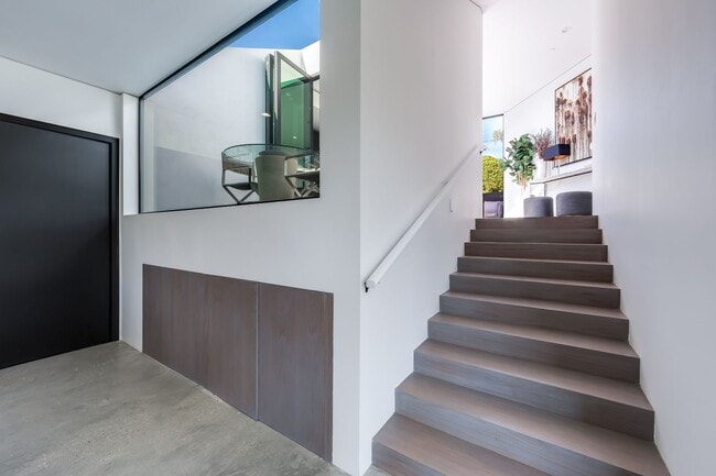 Photo - Hilldale Unidad 857