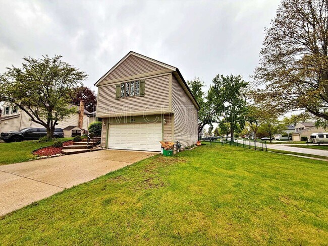 Photo - 800 W Beechtree Ln