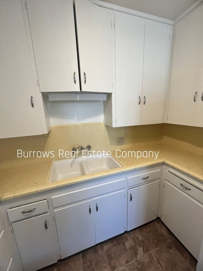Photo - Midtown Ventura - 1 bedroom, 1 bathroom upstairs apartment