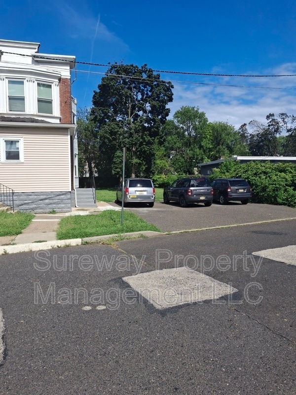 Photo - 401-403 Champion Ave Unidad A