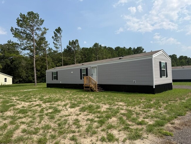 Building Photo - 3 Bed / 2 Bath Rental Available – Loris Area