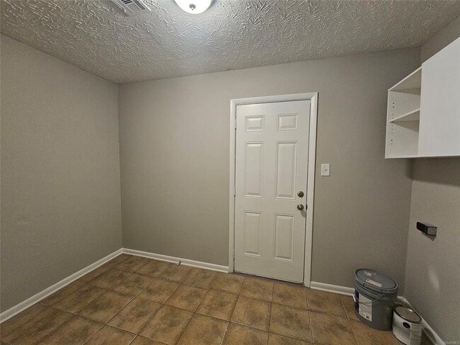 Photo - 105 Oak St