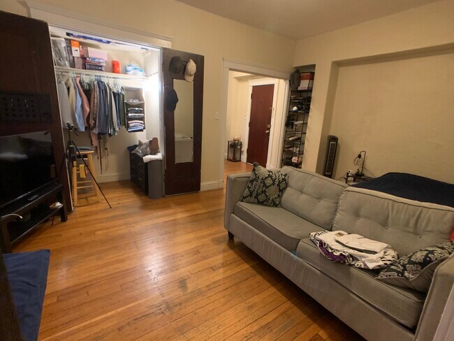 Photo - 1945 Commonwealth Ave Unidad 6