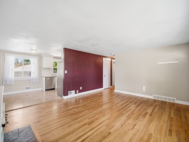 Warm & Welcoming Home in Spokane – Great Location on W Bismark Ave - Warm & Welcoming Home in Spokane – Great Location on W Bismark Ave