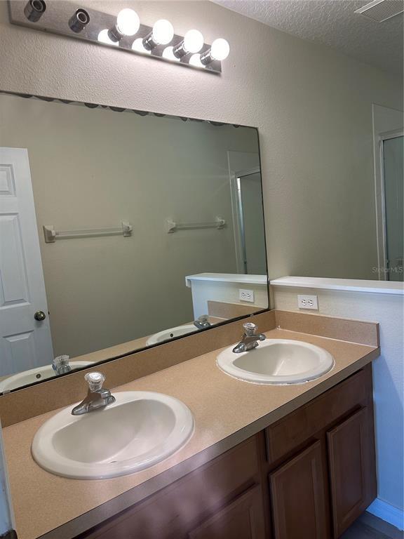 Photo - 753 Cresting Oak Cir