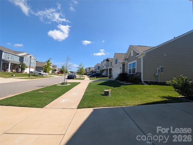 Photo - 2167 Vanderlyn St