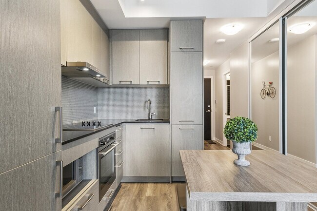 Photo - 93 Peter St Unit FL1-ID1030916P