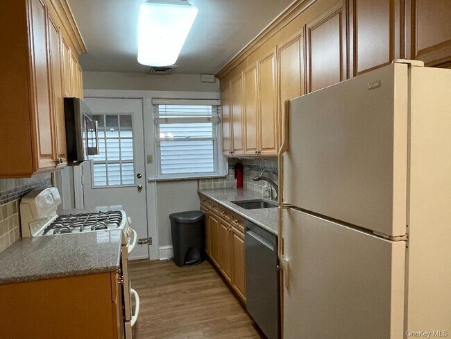 Photo - 46 Illinois Ave Unit duplex