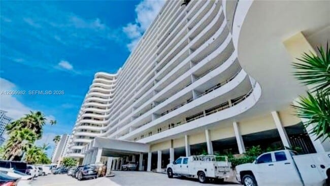 Building Photo - 5555 Collins Ave Unit 7P