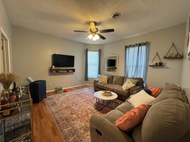 Photo - 3254 Berwyn Pl Apartment Unit 2