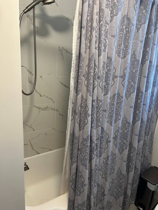 Photo - 260 Eastchester Rd