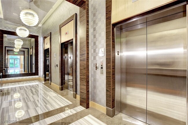 Building Photo - 222 Karen Ave Unit 2705