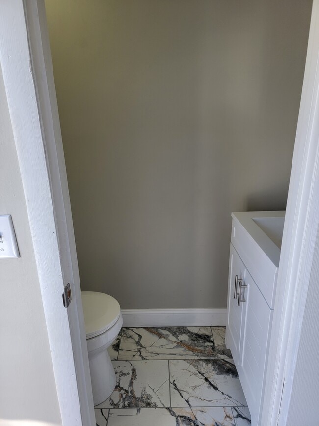 1st Fl. 1/2 Bath
