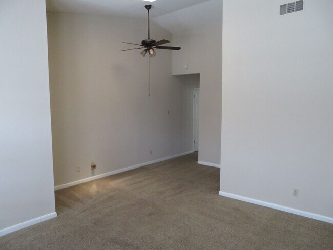 Photo - 1/1 Apartment Walking Distance to UT Unit 66