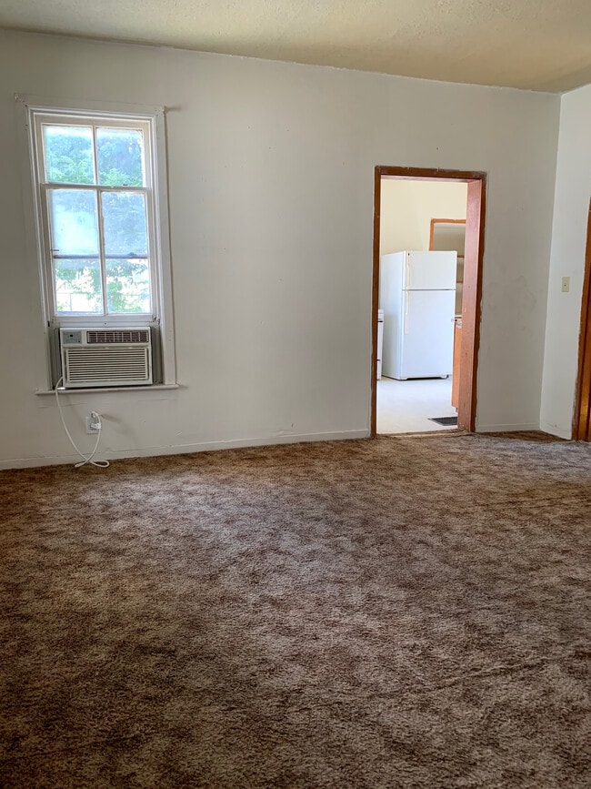 827 W 3rd St Unit 4