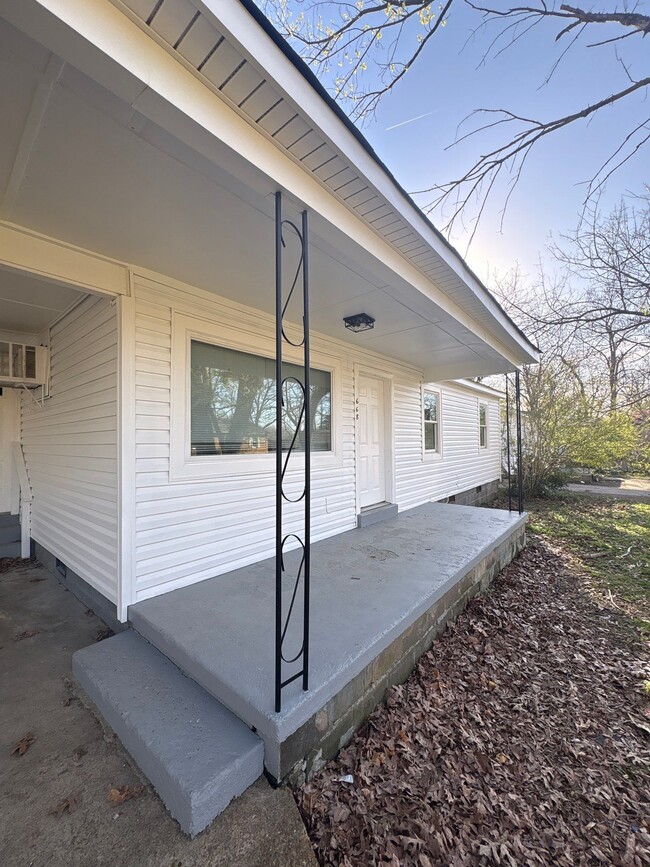 Photo - 668 Coach St