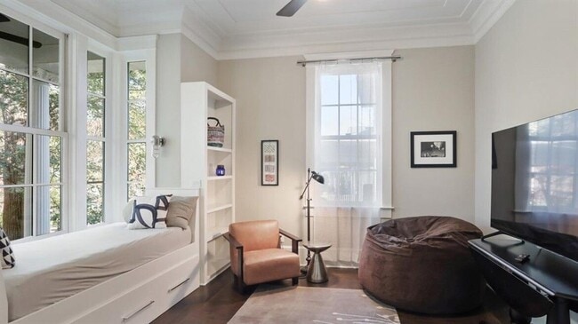 Photo - 1013 Euclid Ave NE