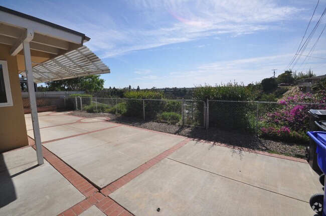 Building Photo - Great Patio Space w/ Canyon Views!! (Lease... Rental