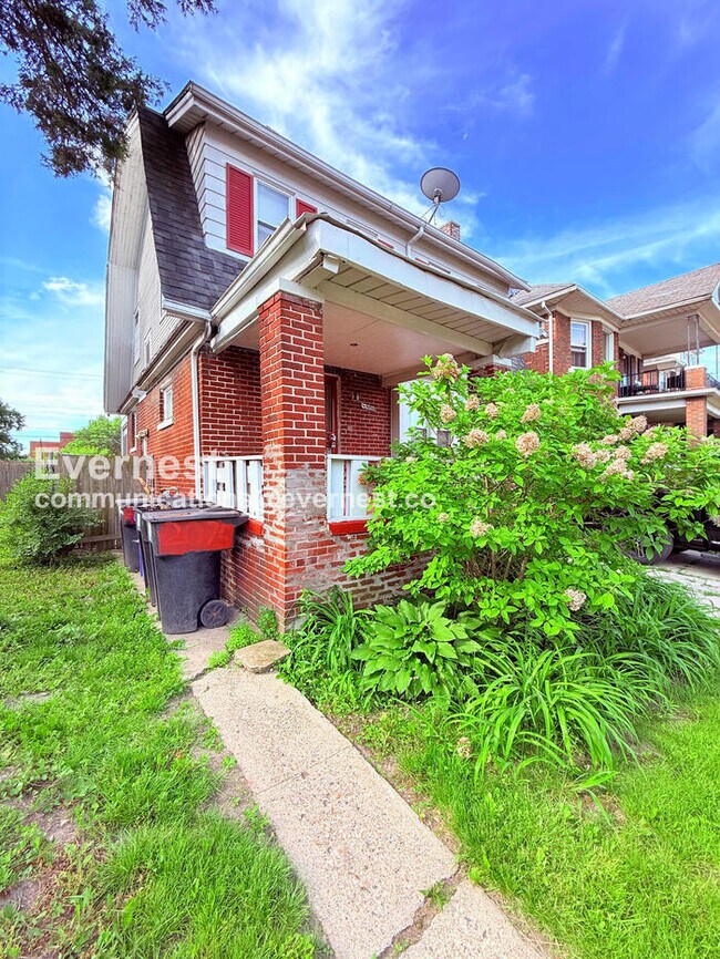 Photo - 3 Bed, 1 Bath Home with Fenced Yard / Vouchers Accepted / Available Now!