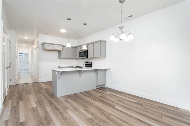 Photo - 323 W 435 N