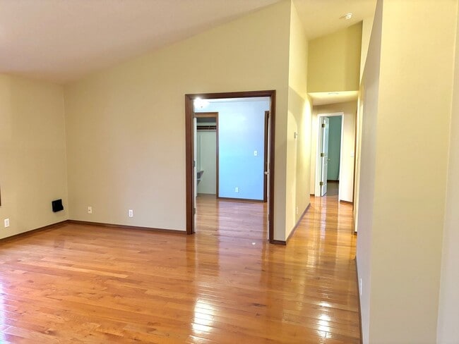 Photo - Spacious Ranch Style Home w/ private patio and yard, 2 car garage and vaulted ceilings