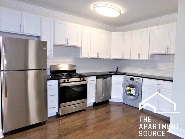 Building Photo - 914 Green Bay Rd