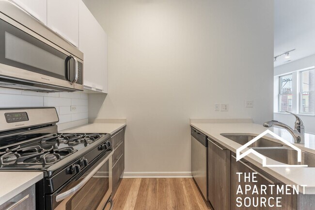 Photo - Modern Duplex Up: 2 Bed 2.5 Bath & In Unit W/D Unidad 204